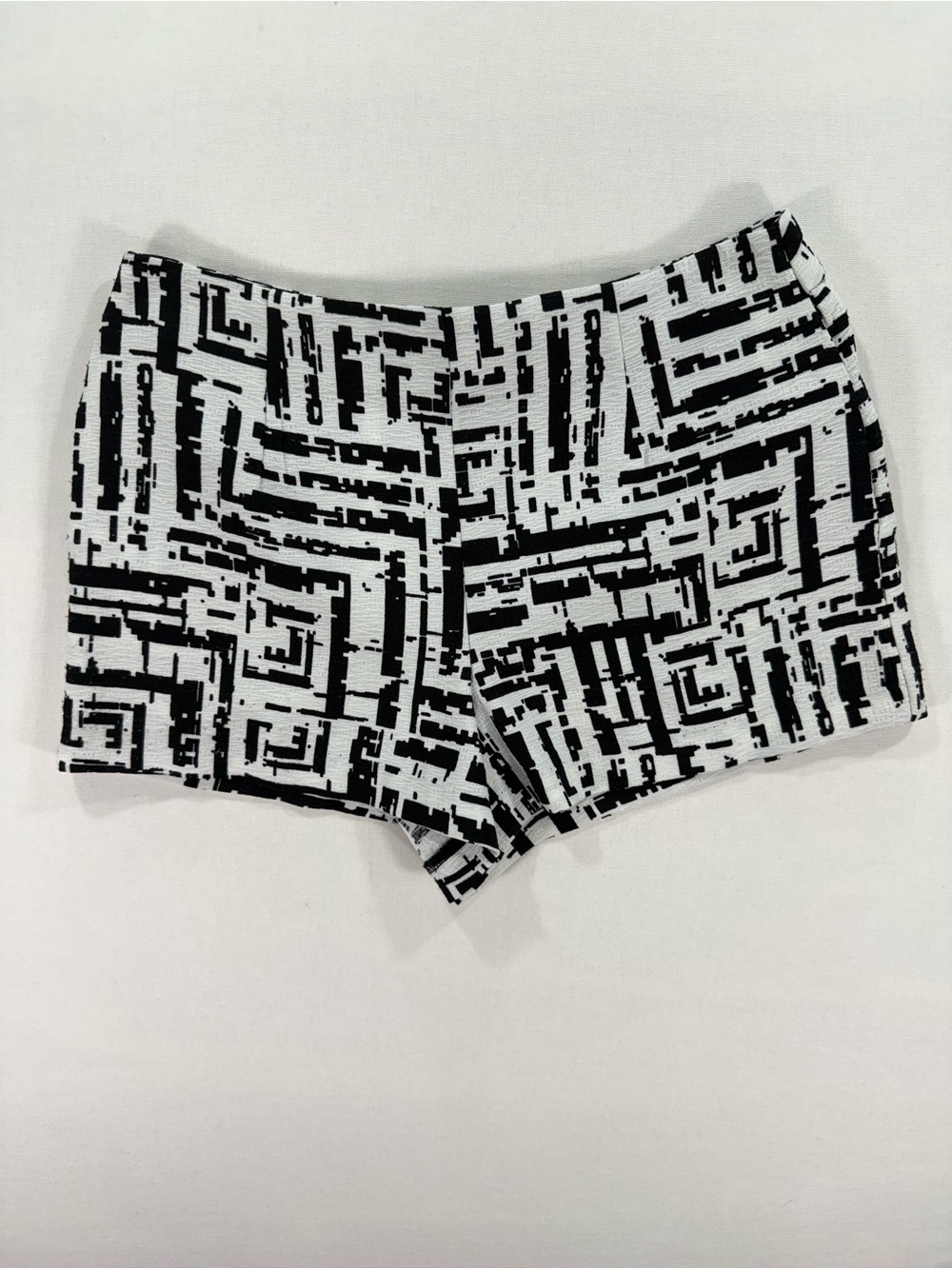 Forever 21 Geometric High Waist Shorts in White & Black Size Small